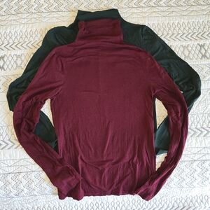 GAP Cranberry and Green Long Sleeve Feather Turtlenecks Sz M Tall